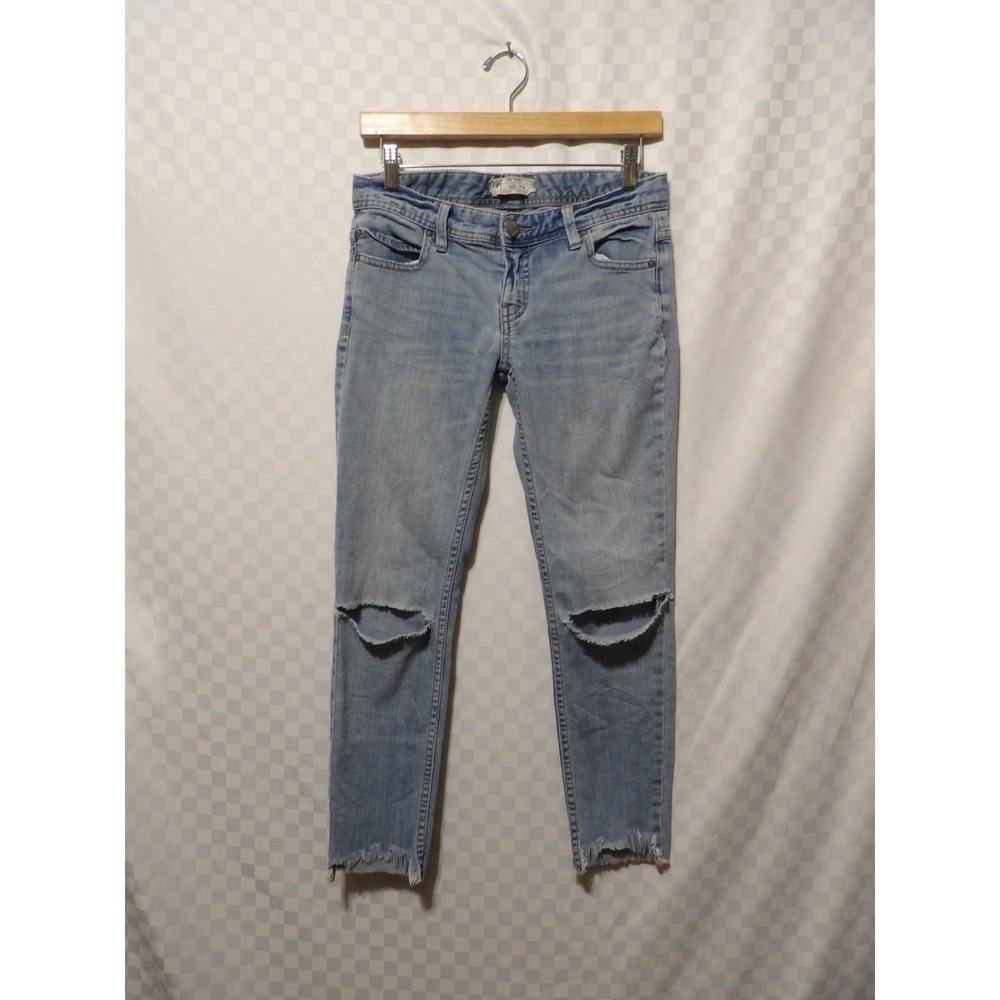 FREE PEOPLE Distressed Jeans | 26